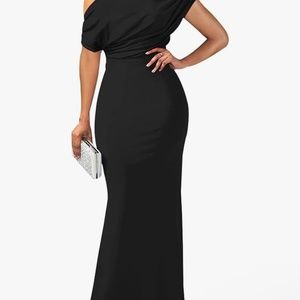 NWOT - Off shoulder formal black floor length gown - large